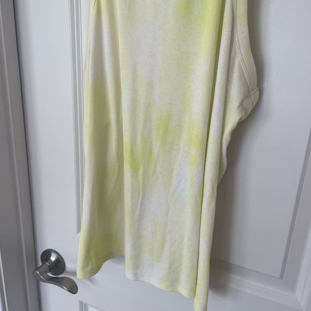Old Navy Active - Ultra Light Ribbed‎ Tank Top - Picture 4 of 5